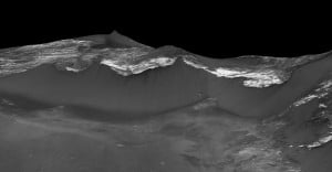 flowing-water-on-mars-discovery-pictures-01