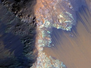 flowing-water-on-mars-discovery-pictures-04