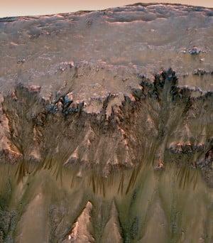 flowing-water-on-mars-discovery-pictures-06