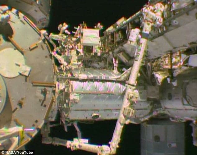 spotted-ufo-in-nasas-video-while-astronauts-repair-the-international-space-station-00