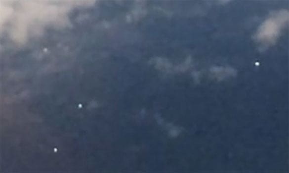 witness-video-shows-multiple-ufos-flying-under-jetliner-00