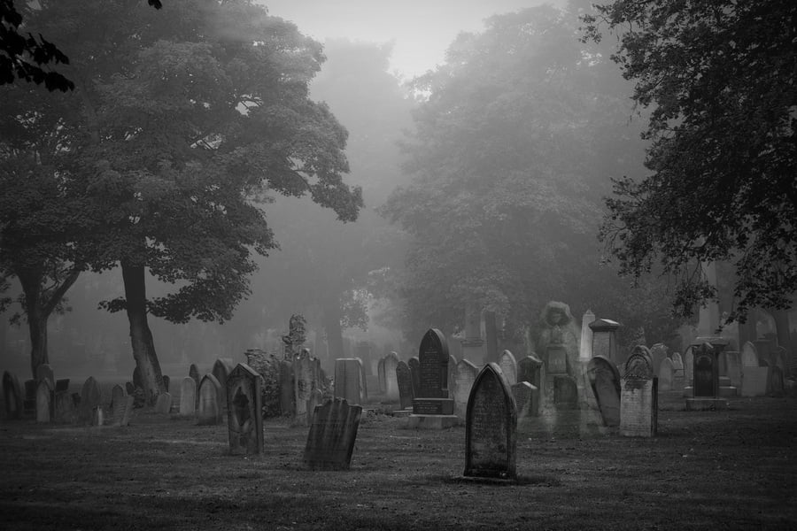 Real Ghost Story: Old Graveyard Ghosts