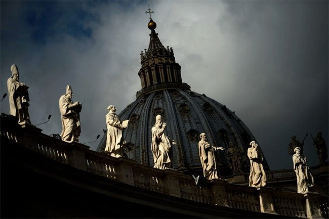 holy-smoke-and-mirrors-the-vatican-conspiracy-03